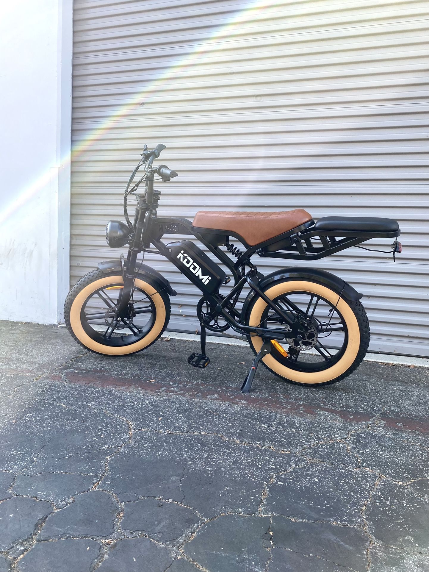 KOOMi M600 Moped e-bike retro 1000w 48v 20Ah hydraulic disc brakes top speed 31mph full suspension
