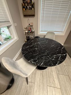 Round Kitchen Table With 4 Chairs