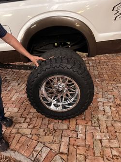 KG1 polished 20 x 10 on 37’s ￼