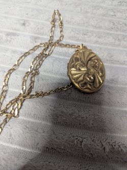 1928 Napier gold tone locket
