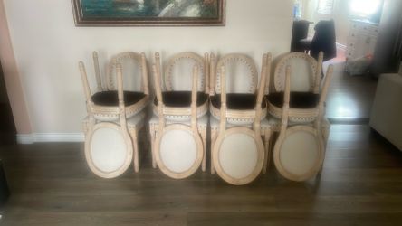 Set of 8 dining chairs