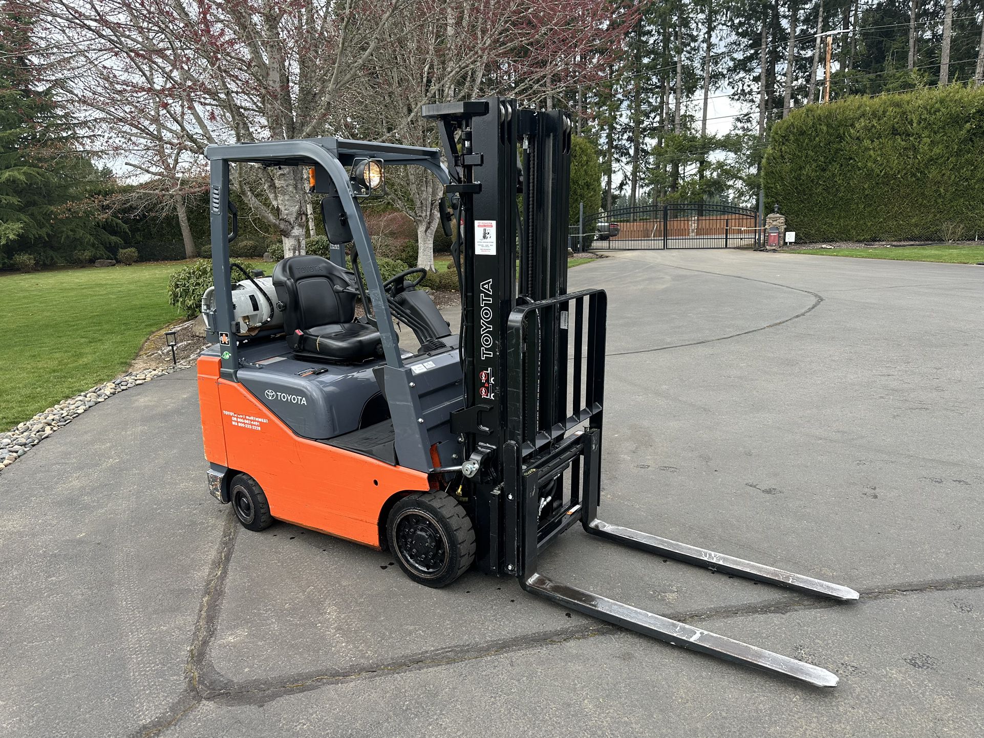 Toyota Forklift Low Hours!!!