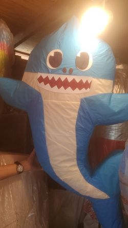 Baby shark pinata