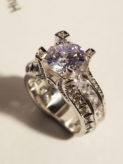 Gorgeous Round cut wedding engagement promises ring size 8.5