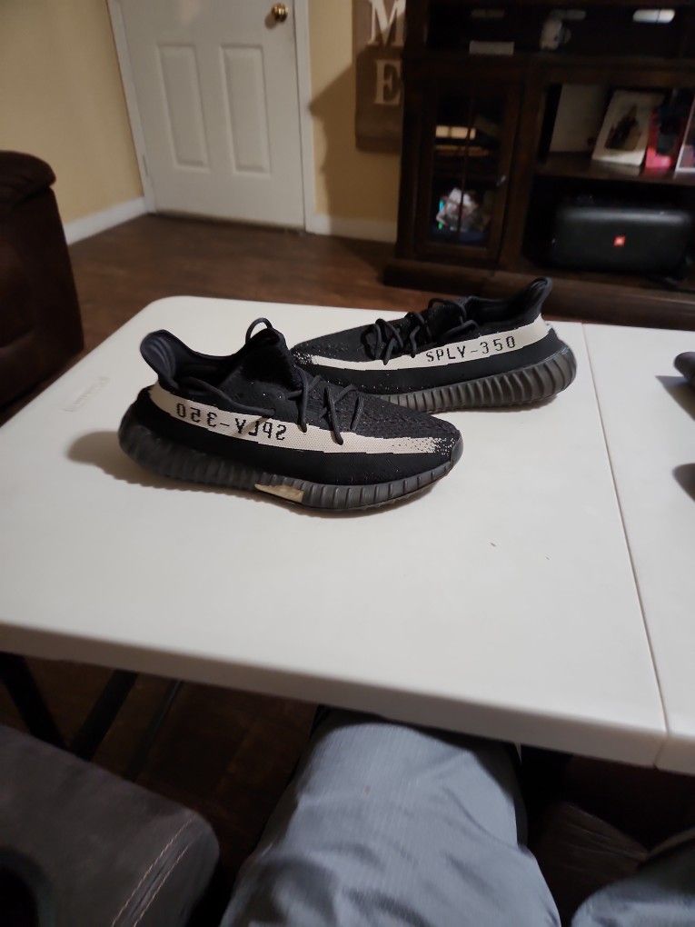 Size 10 - adidas Yeezy Boost 350 V2 Low Oreo