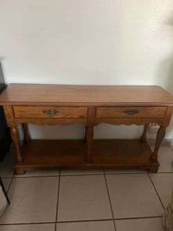 Entrance table