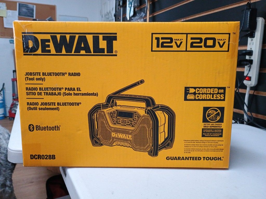 DEWALT 12V/20V MAX Bluetooth Cordless Jobsite Radio DCR028B