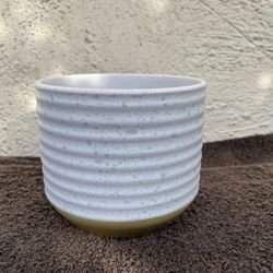 Ceramic Round Ridges Flower Pot..
