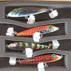 RUNCL Anchor Box - Crankbaits, Jerkbaits, Stick Baits, Popper Baits - Realistic Scale Pattern, 3D Lifelike Eyes, Hook Safety Caps - Pack Of 4