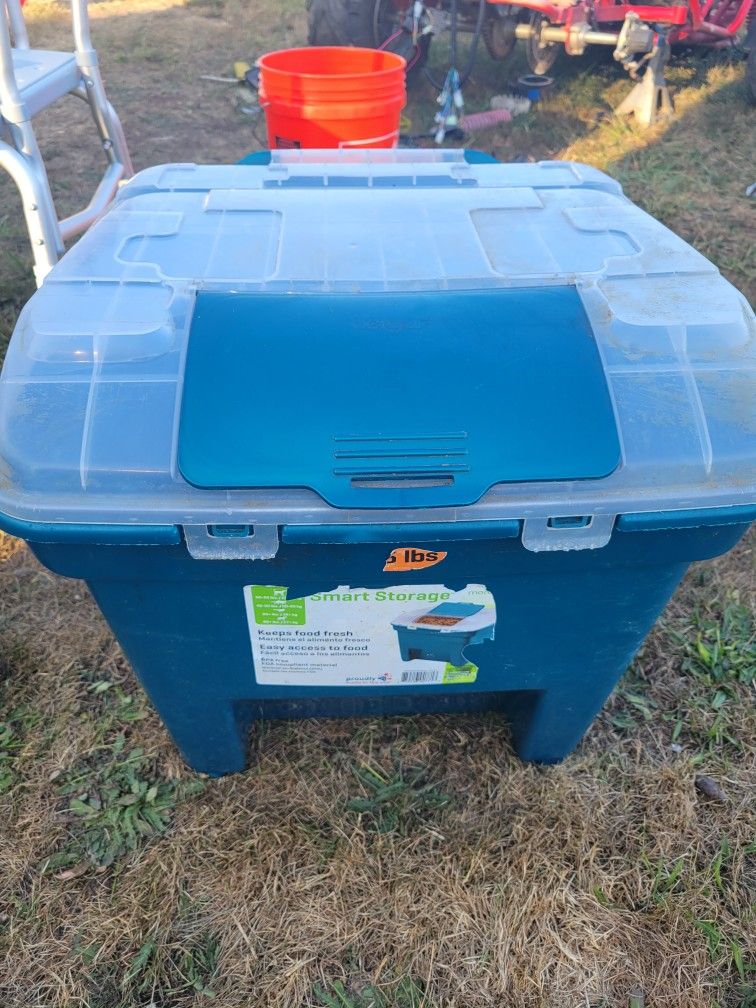 Animal Food Container