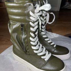 Girls/Womans Boots NEW! 