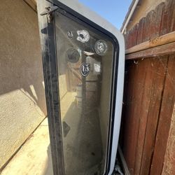 Camper for raptor truck