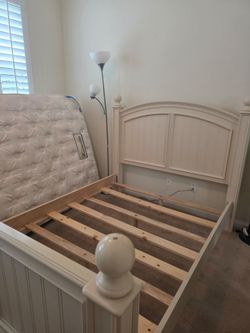 Queen size Bedframe