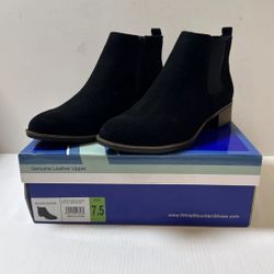 White Mountain Women's Suede Leather Side Zip Ankle Bootie Size 7.5 Black