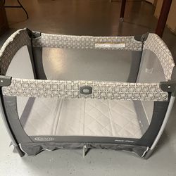 Graco Pack N’ Play - Adjustable Mat and Changing Table