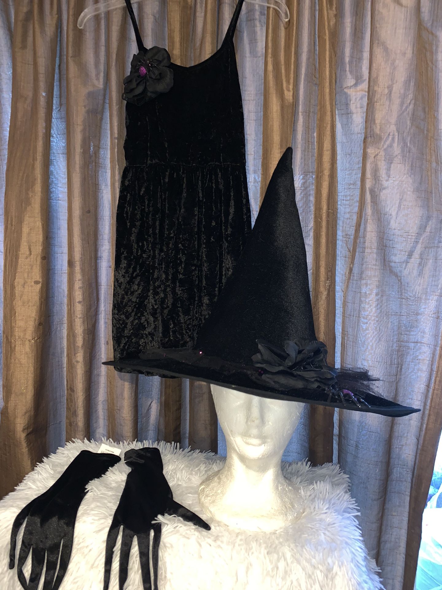 Disney descendants2 witch Halloween costume size medium for girl