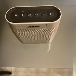 BOSE BLUETOOTH SPEAKER 