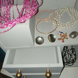 Jewelry box with jewelry all 5 dollars