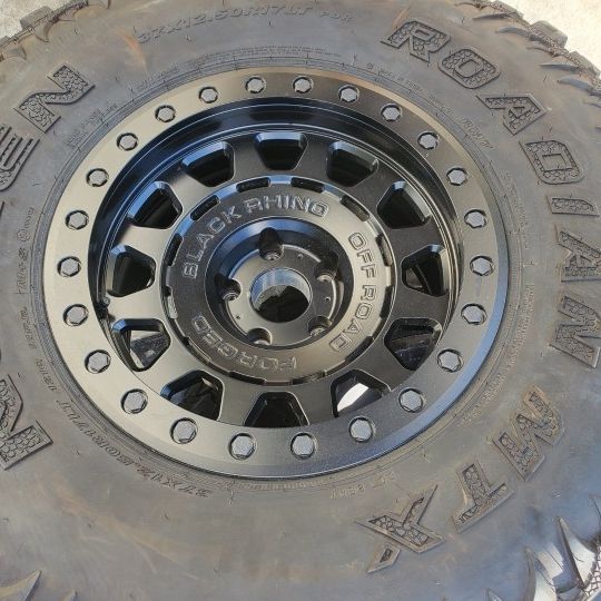 Prerunner Beadlock Rims 37x12.50r17 Nexen W Black Rhino Prerunner Beadlock for Sale in Chino ...