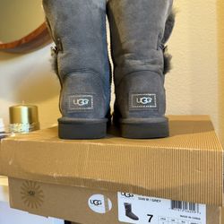 Price Down 💕 UGG Boots Grey w / Rhinestone Logo