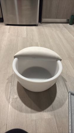 White Ceramic Mixing Bowl with Lid
