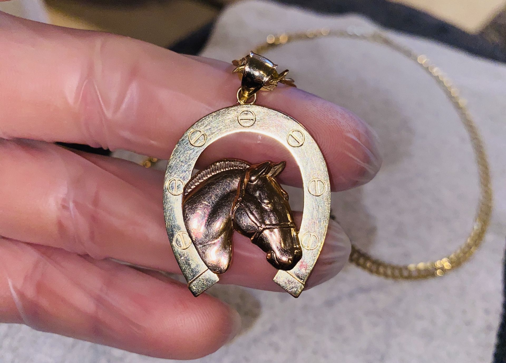 Pink gold horse pendent 14k and gold chain 14k like new