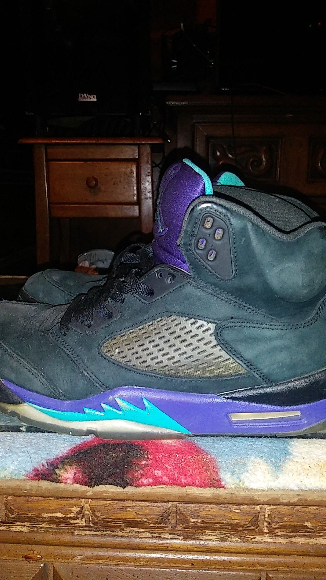 9.1'2 Jordans grapes.