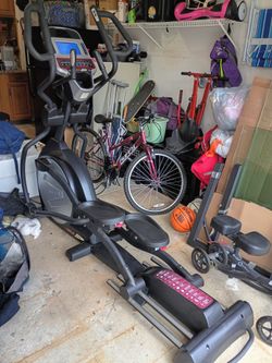 SOLE E35 ELLIPTICAL MACHINE ( LIKE NEW & DELIVERY AVAILABLE TODAY)