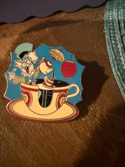 DLR - Fantasyland Area - Starter Set - Mad Hatter only - Disney Pin