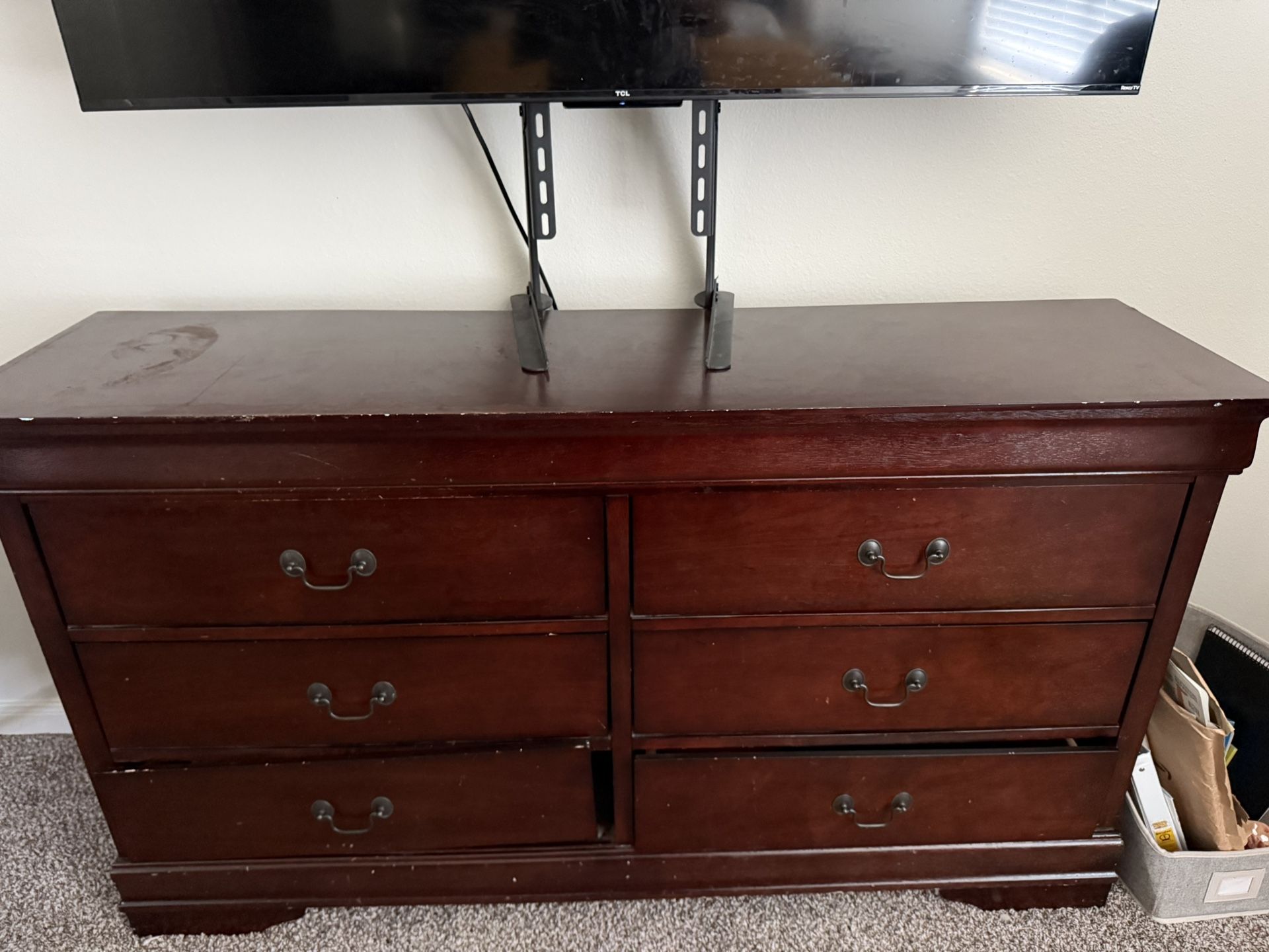 Dresser With Mirror