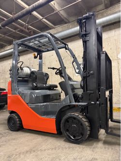 TOYOTA MODEL 8, latest model 4500 lb,2 stage, side shift