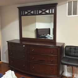 Dresser & vanity Ashley Furniture 