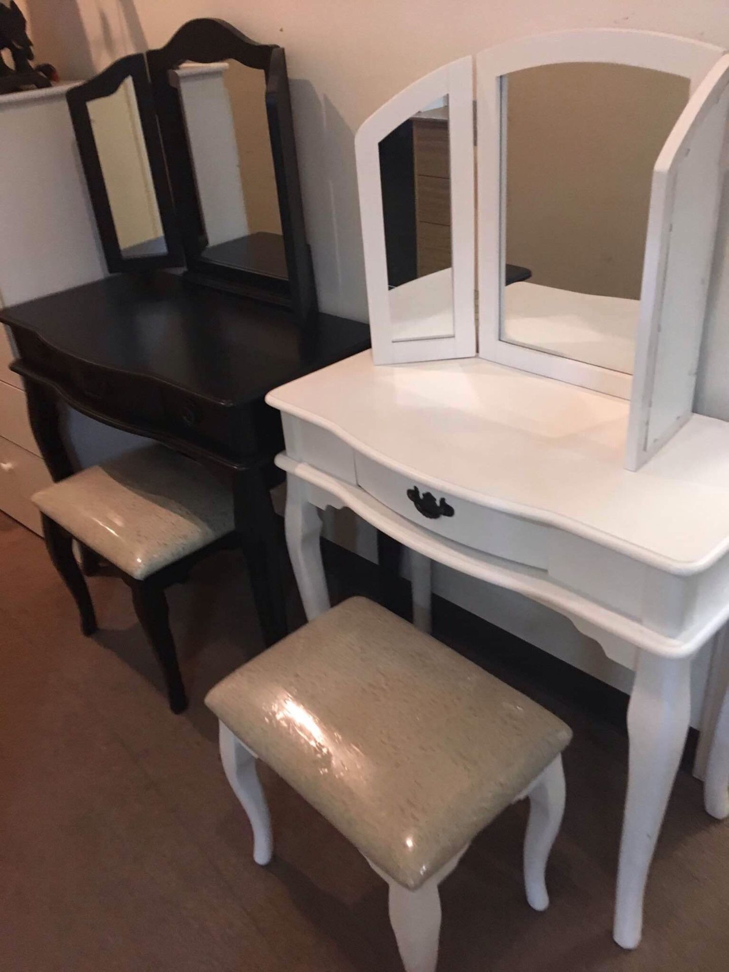 Brand new vanity set