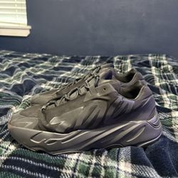 Adidas Yezzy Boost 700 MNVN Size 10 1/2