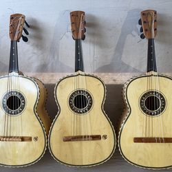 GUITARRONES#2 marca ROBERTO HERNANDEZ