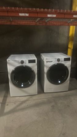 LG Front-Load Washer and Dryer electric set