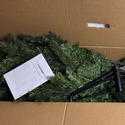 7.5 ft Edgewater Pine LED Pre-Lit Tree