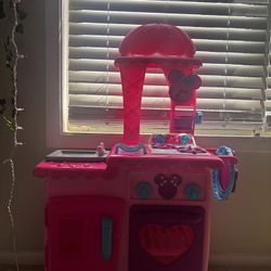 Toddler Kitchen Set (Minnie Mouse)