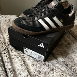 Men’s Samba Size 9.5 