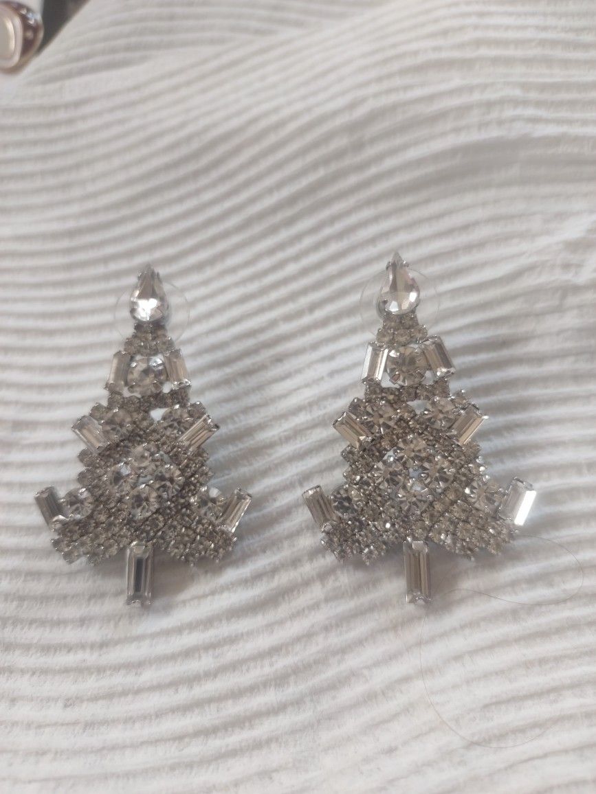 Beautiful Set Earrings Shape. Of Tree