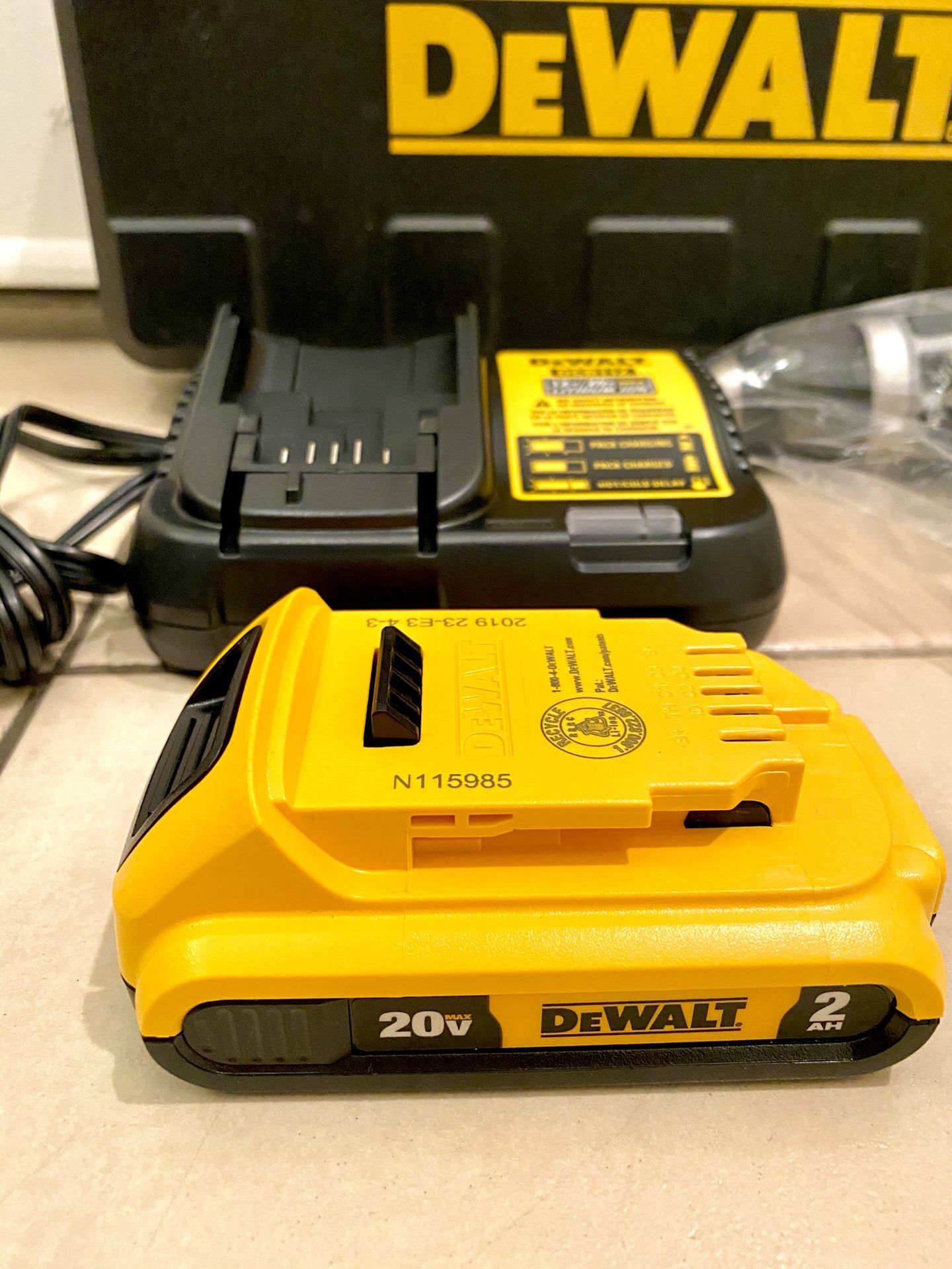 DeWalt Charger and 2.0 battery