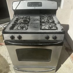 Microwave, Stove & Dishwasher 