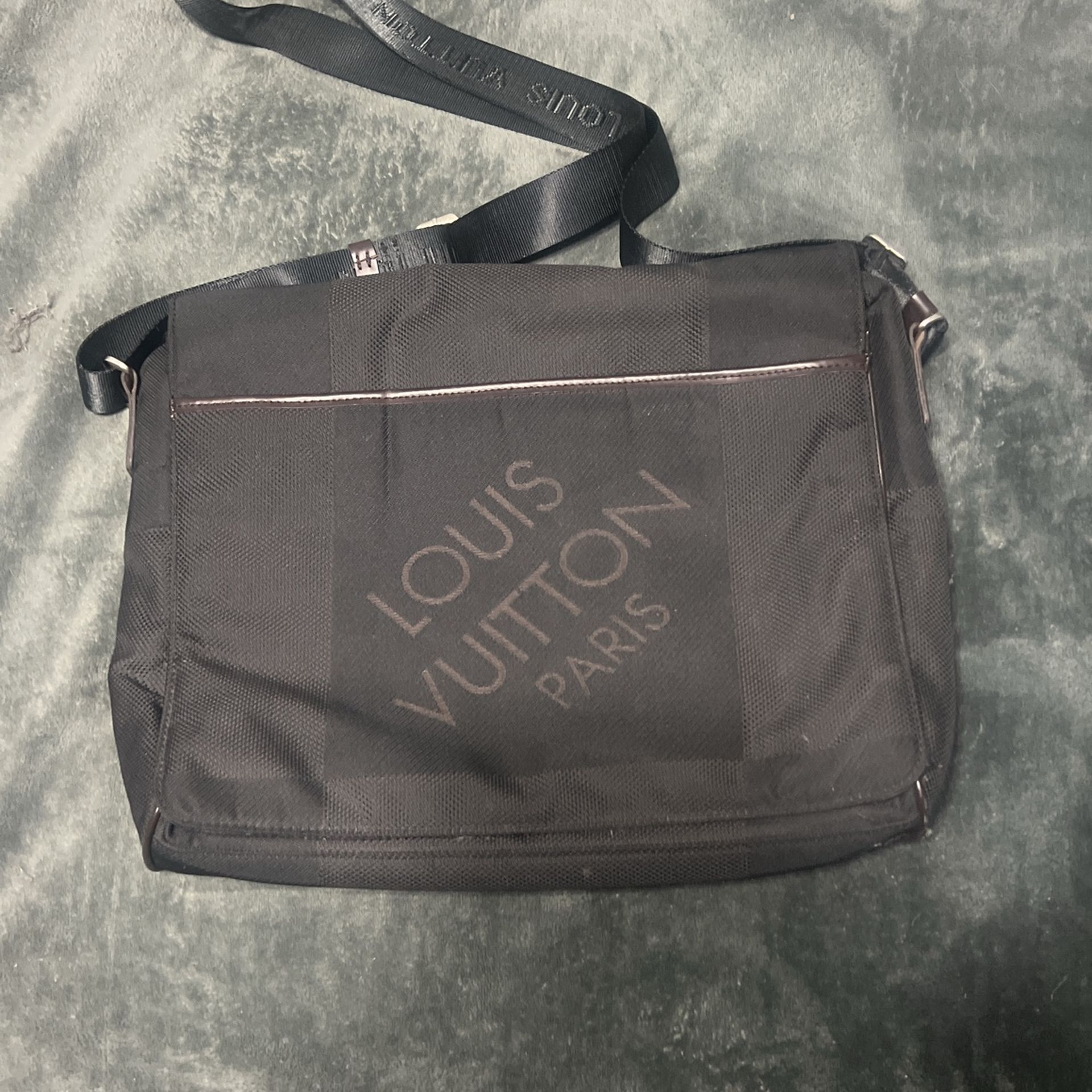 Louis Vuitton Messenger Bag