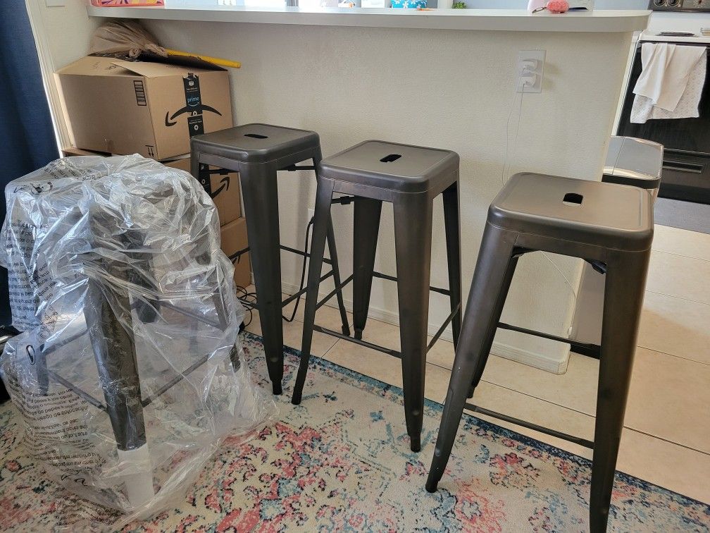 4 Metal Bar Stools