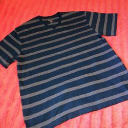 NWOT men’s Foot Locker size 2XL blue striped v-neck t-shirt