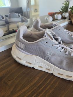 Size 9 Women's ON Clouds