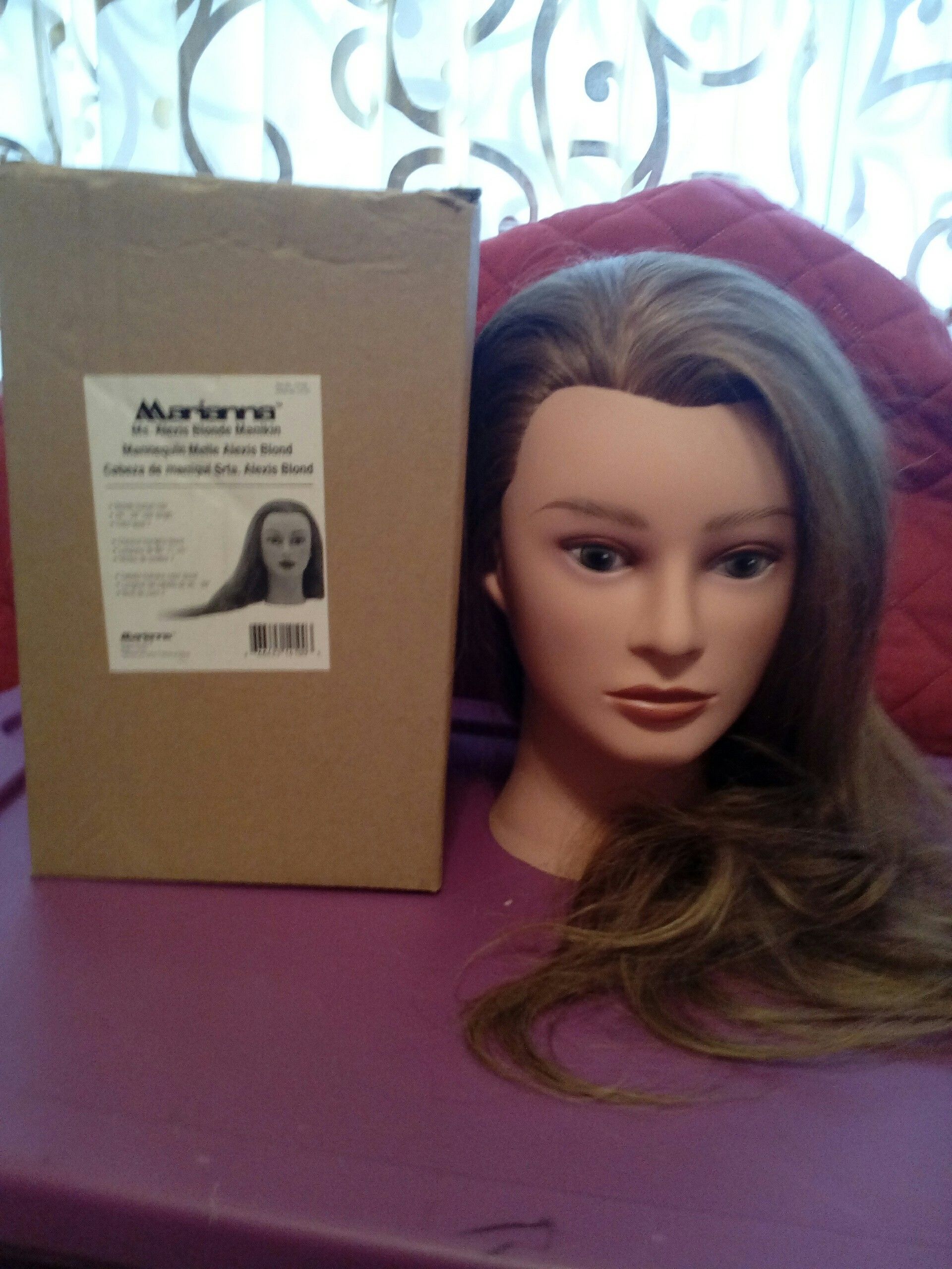 Marianna, Ms. Alexis Blonde manikin, mannequin, maniqui, human hair head, cabeza, cosmetologist, cosmetology, barber