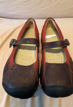 Ladies size 7 keen shoes