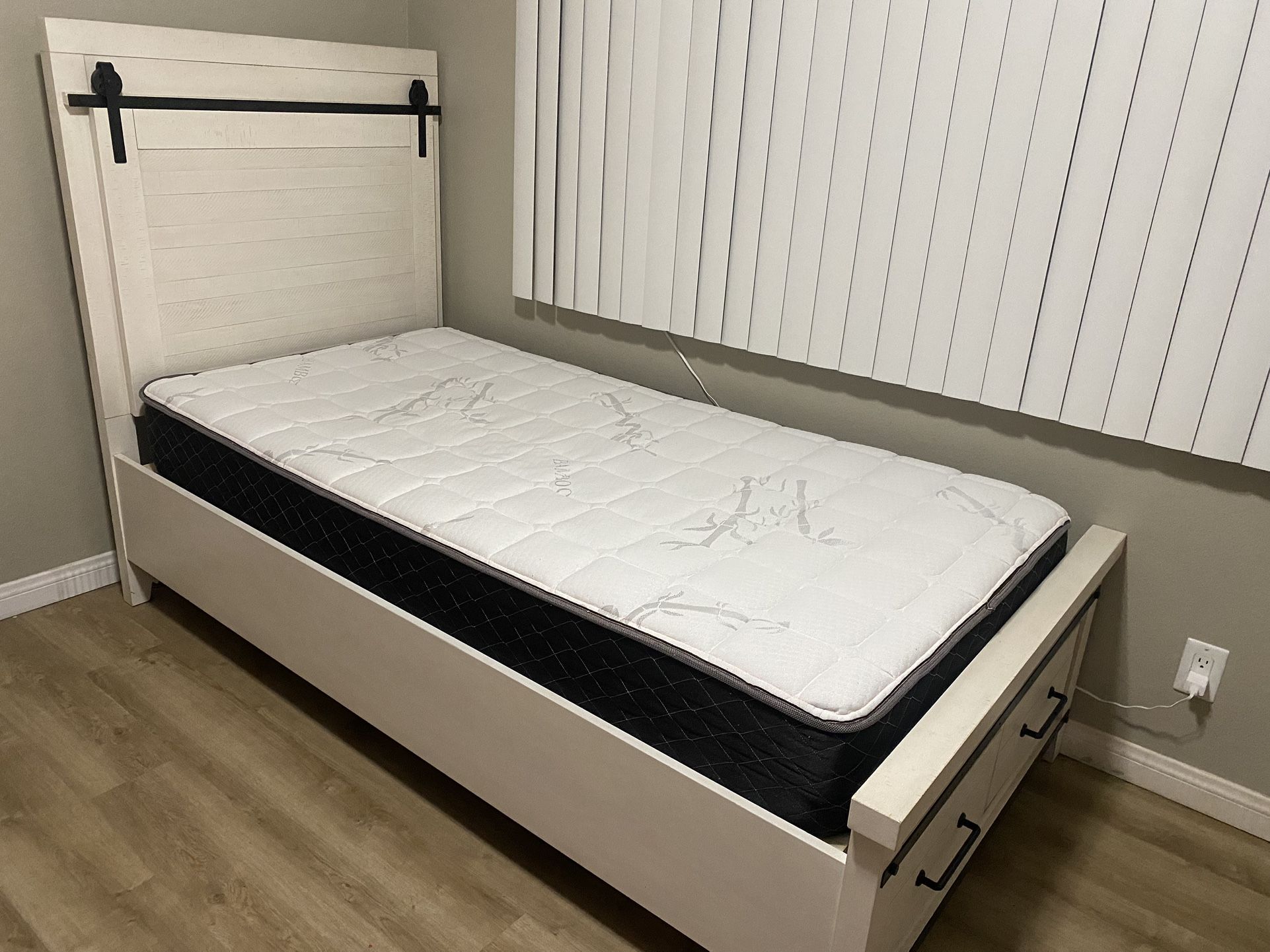 Twin Size Bed 