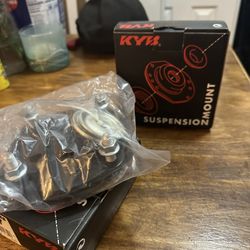 KYB Strut Mount Pair